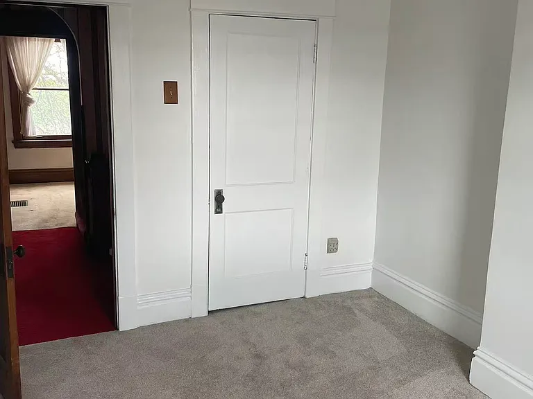 31 Claus Ave — Photo 9
