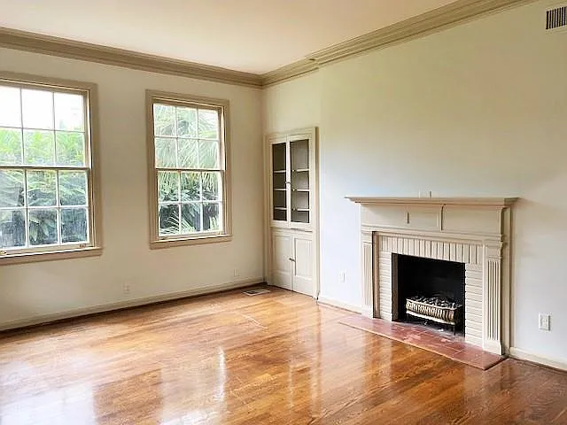 299 Vincent Ave — Photo 2