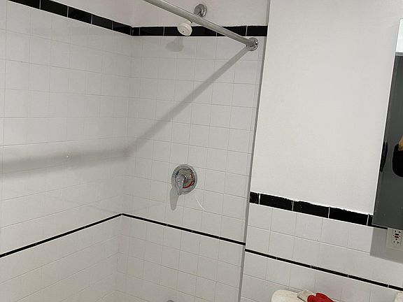 5th image of 4331 223rd St APT 1