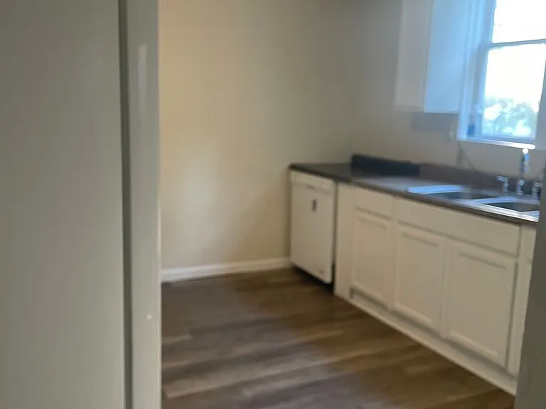 517 Locust Ave — Photo 2