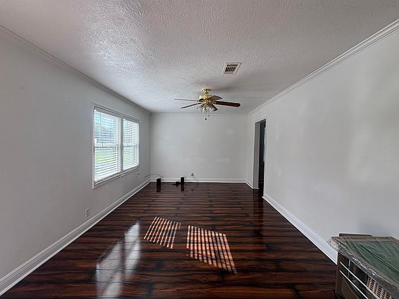 3rd image of 2720 Ruby Dr