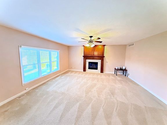 2nd image of 102 E Sapphire Ln