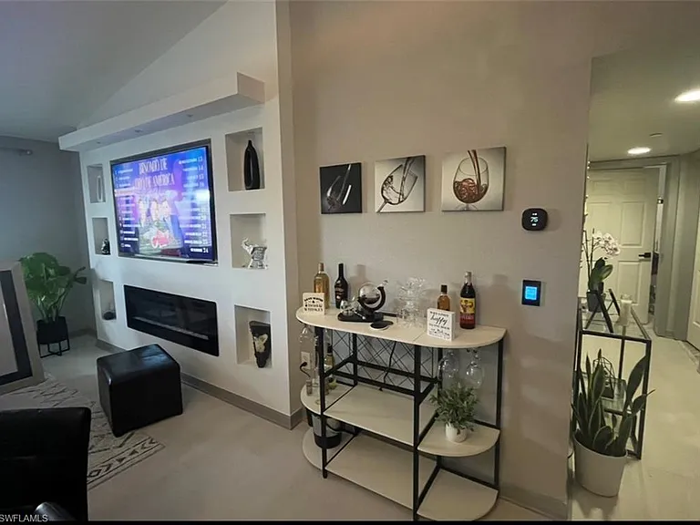 8274 Key Royal Cir #1033 — Photo 2