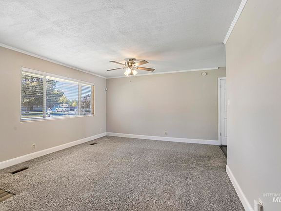 4th image of 104 Birchwood Cir N