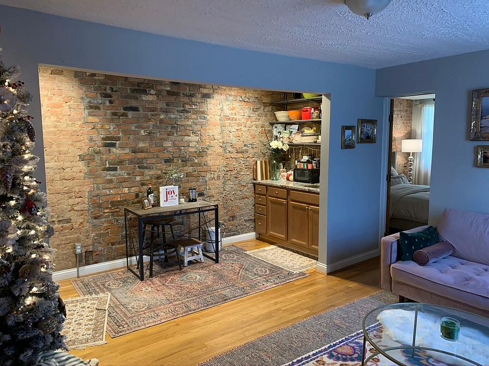 2nd image of 707 Main St