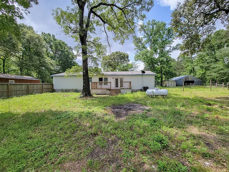 20284 Forest Woods Ln — Photo 41
