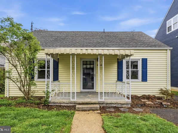 2915 Brook Dr, Falls Church, VA 22042