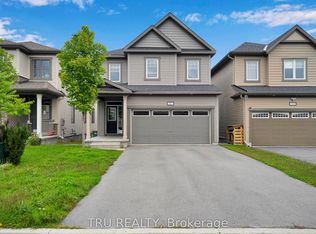 207 Quarter Horse St, Ottawa, ON K2S 0X8