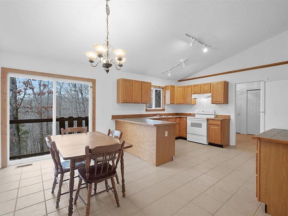 3rd image of 41 Gainsborough Dr