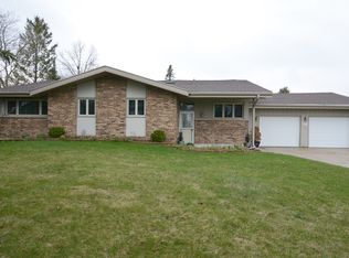 N71W35536 Mapleton Lake Dr, Oconomowoc, WI 53066