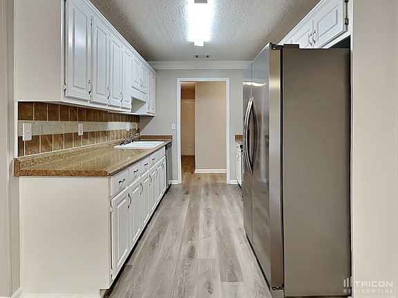 5th image of 424 Savannah Pl
