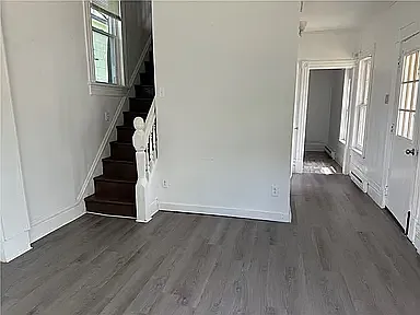 240 2nd Ave — Photo 2