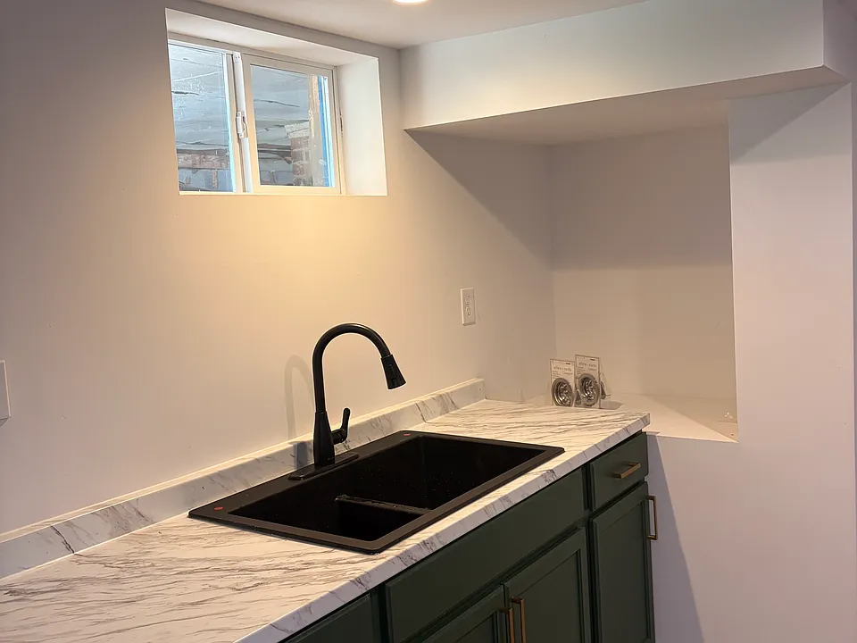 6315 Joslyn Pl