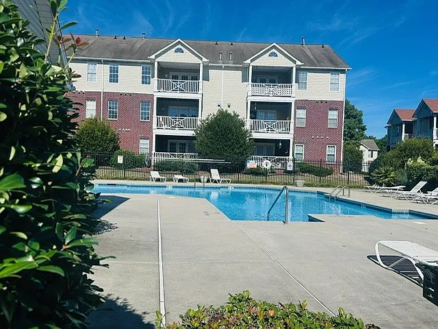 Building Photo - 332 Bubble Creek Ct #2