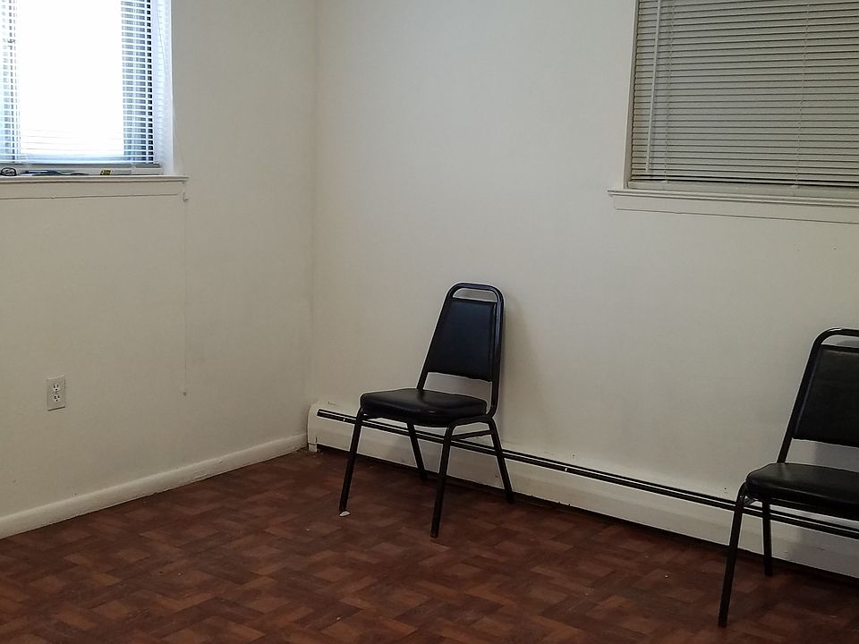 2nd image of 1053 Stell Pl
