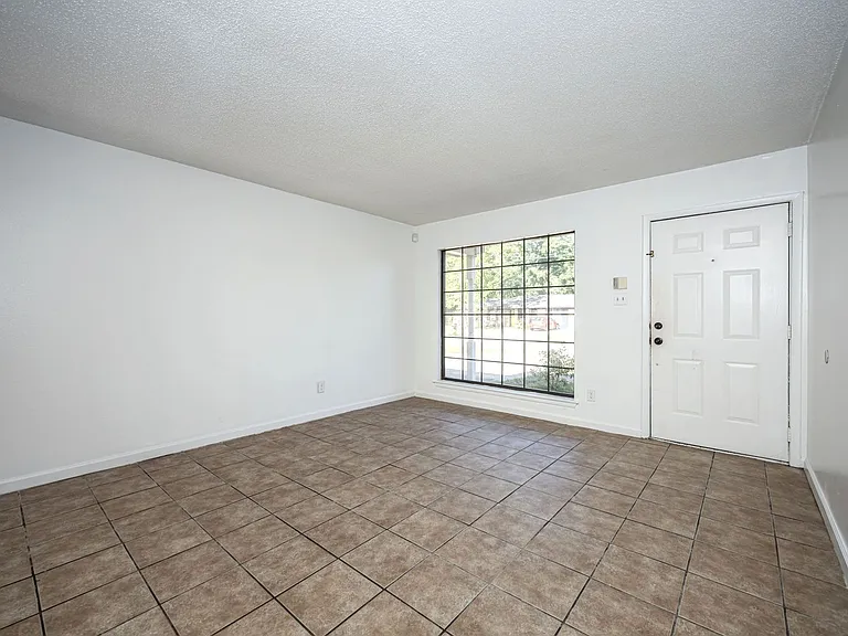 5612 Rose Dr — Photo 5