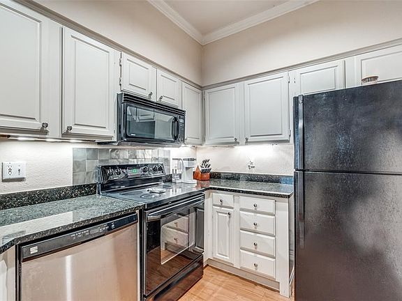5th image of 4102 Buena Vista St Unit 4