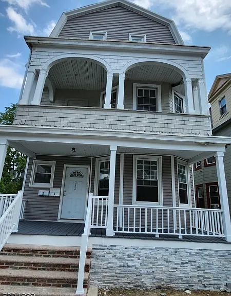 242 S Burnet St — Photo 1