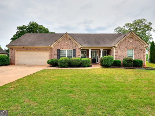 363 Laurel Oaks Ln, Jefferson, GA 30549