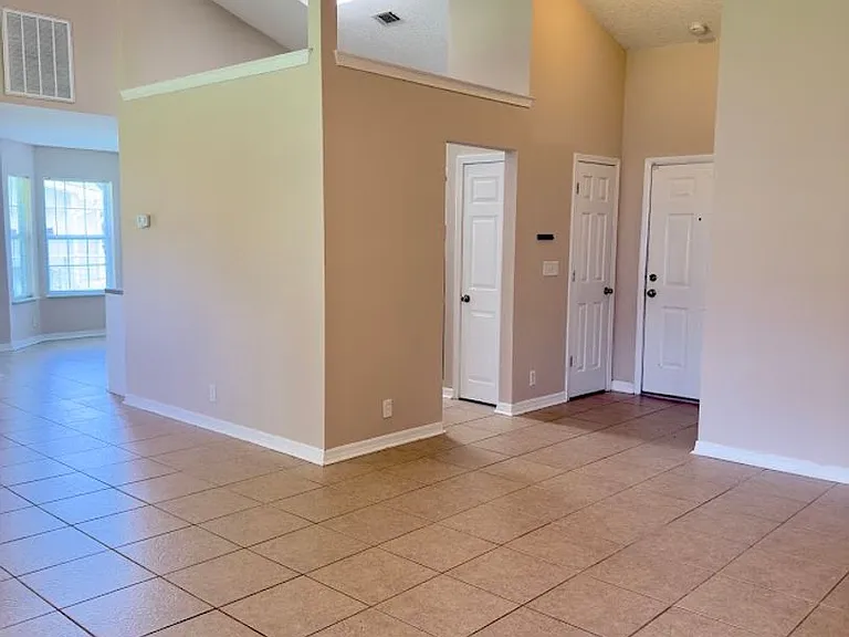 105 Honeysuckle Rd — Photo 4