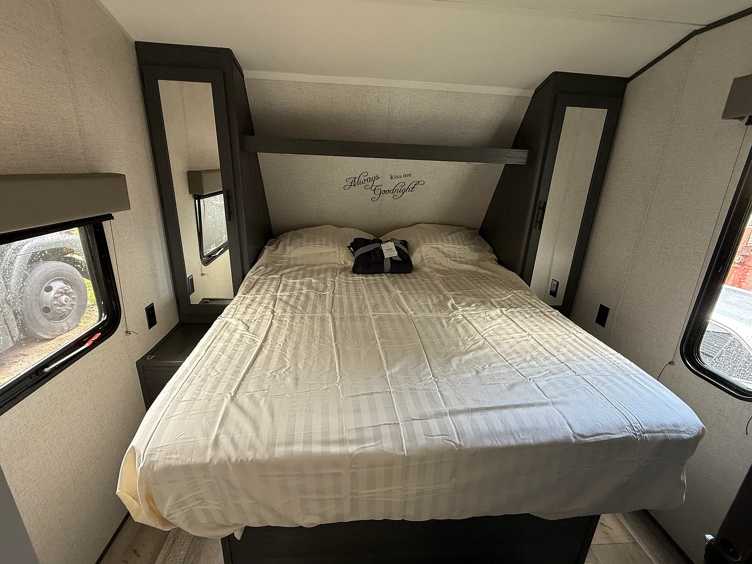 2 bed, 400 sqft, $1,300 — Photo 3