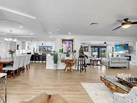 356 Nassau Ct — Photo 3
