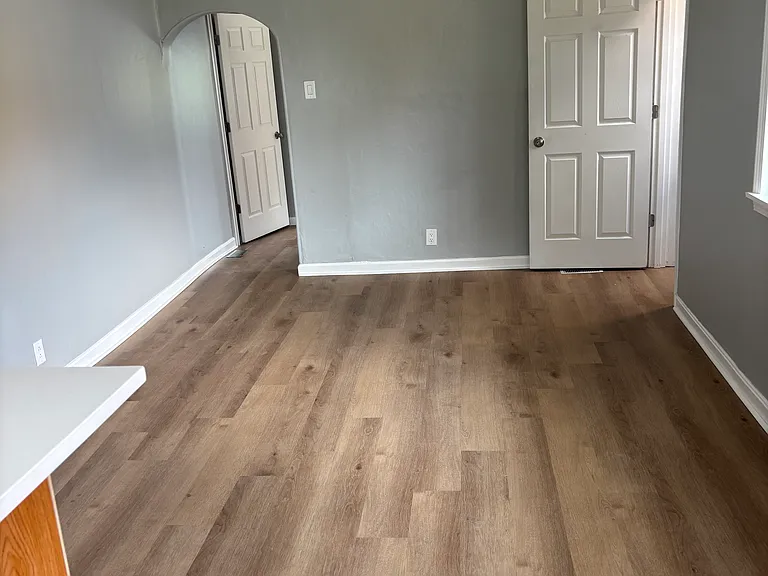 133 Wood St — Photo 2