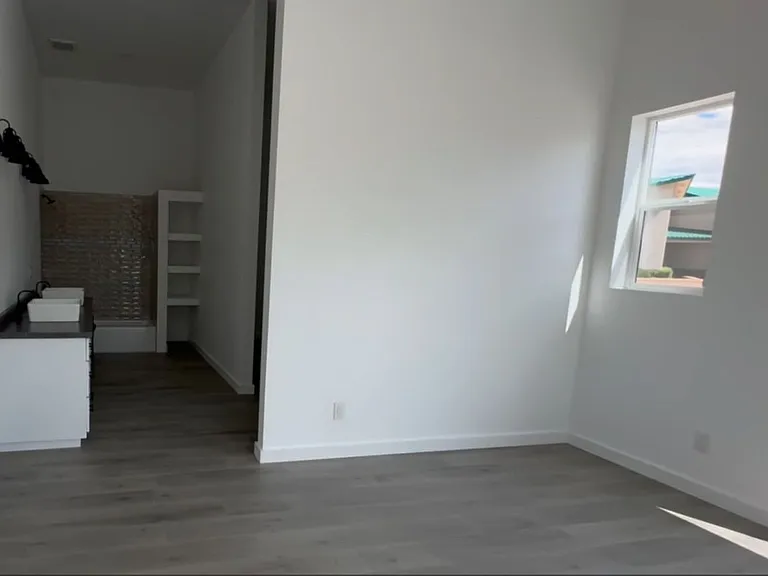 705 N Railroad Ave — Photo 5