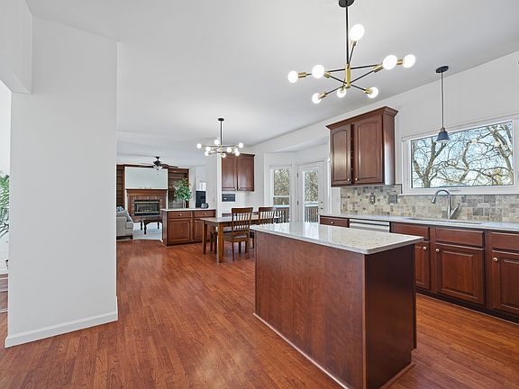 4th image of 3440 Cottonwood Dr