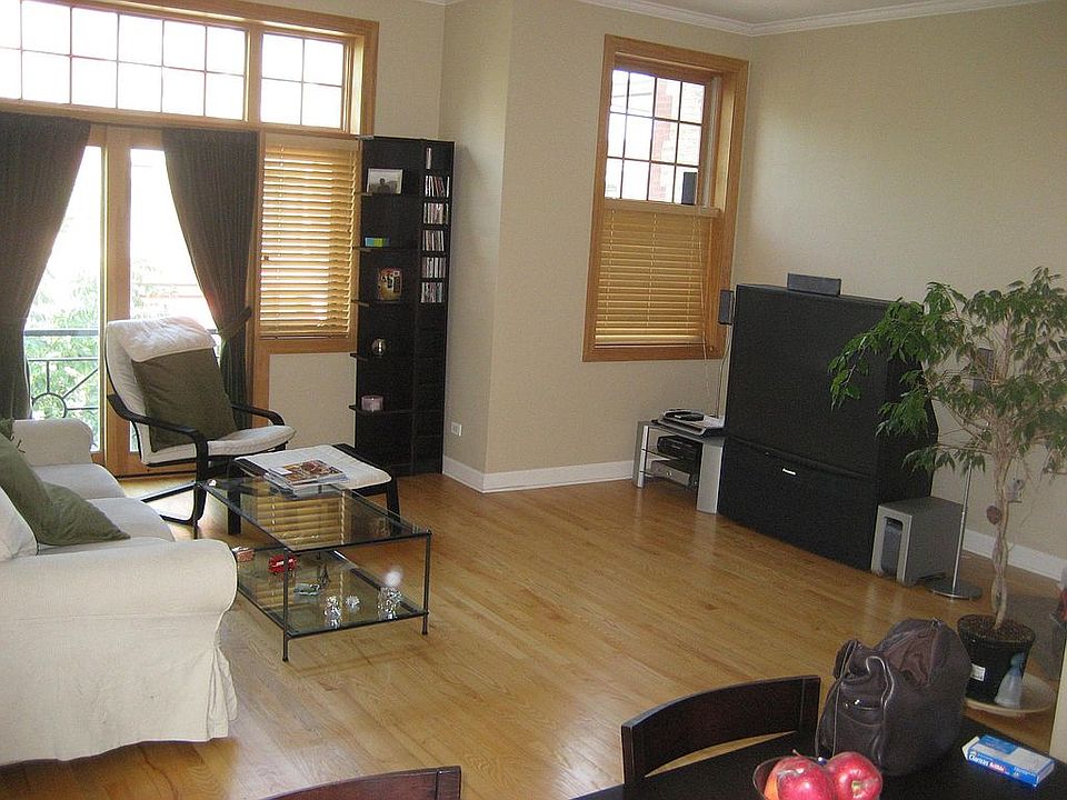 Livingroom with wood-burning, gas starter fireplace