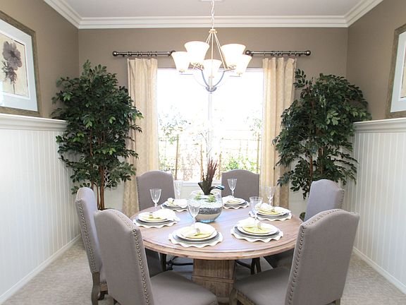 Bright, refined dining room