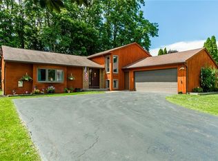 31 Bradford Hill Rd, Fairport, NY 14450