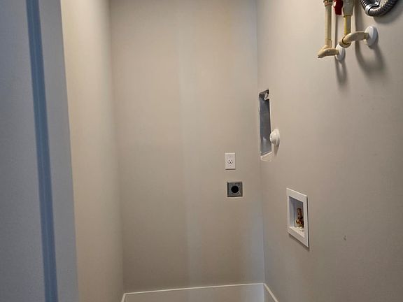 3rd image of 945 32nd St