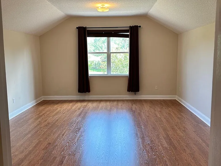 1439 Barrington Cir — Photo 23