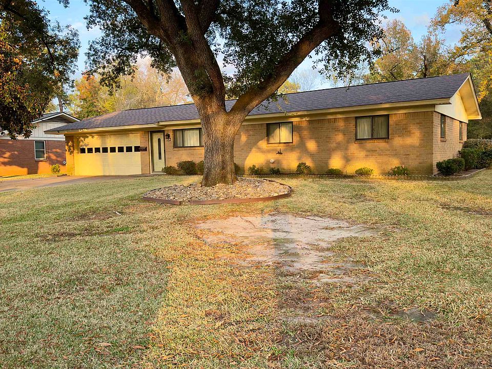2nd image of 406 Northwest Dr