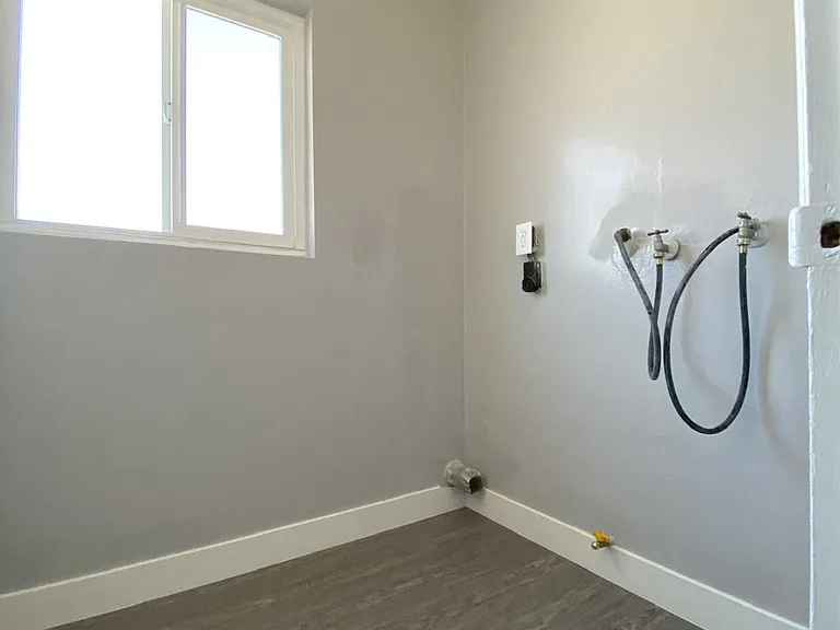 1152 W. 22nd St — Photo 9