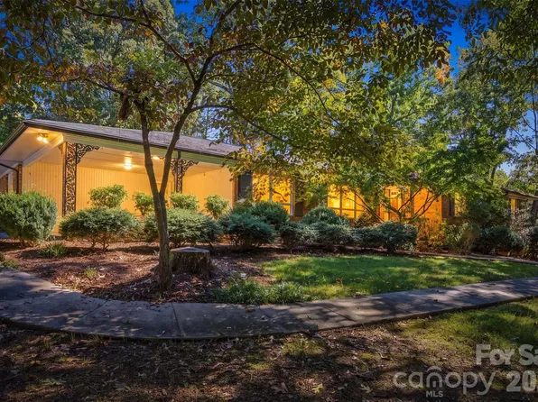 1211 Laurel St NE, Valdese, NC 28690