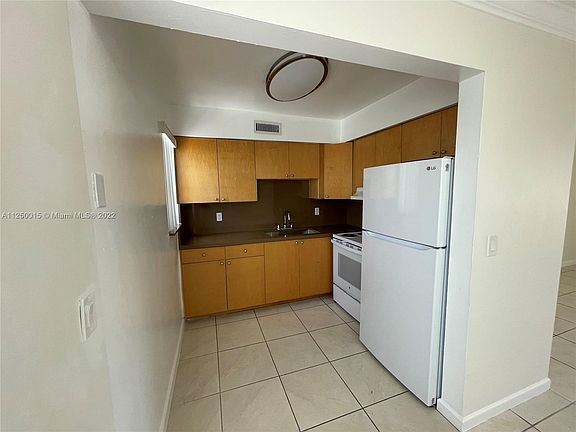 5th image of 3500 Jackson St APT 204