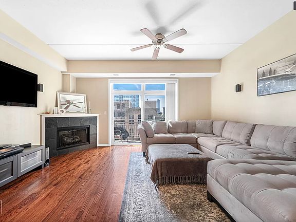 4th image of 657 W Fulton St Unit 404