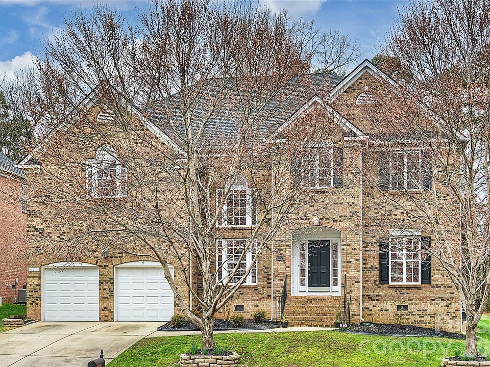 1st image of 410 Deer Brush Ln