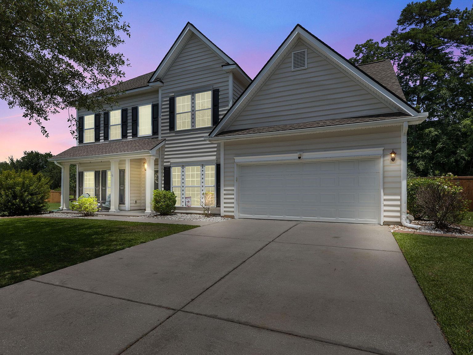 5255 Lenora Dr