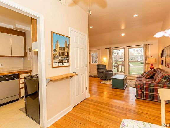 5th image of 2829 Pittsfield Blvd