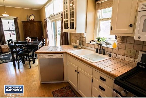 Sunny Updated Kitchen