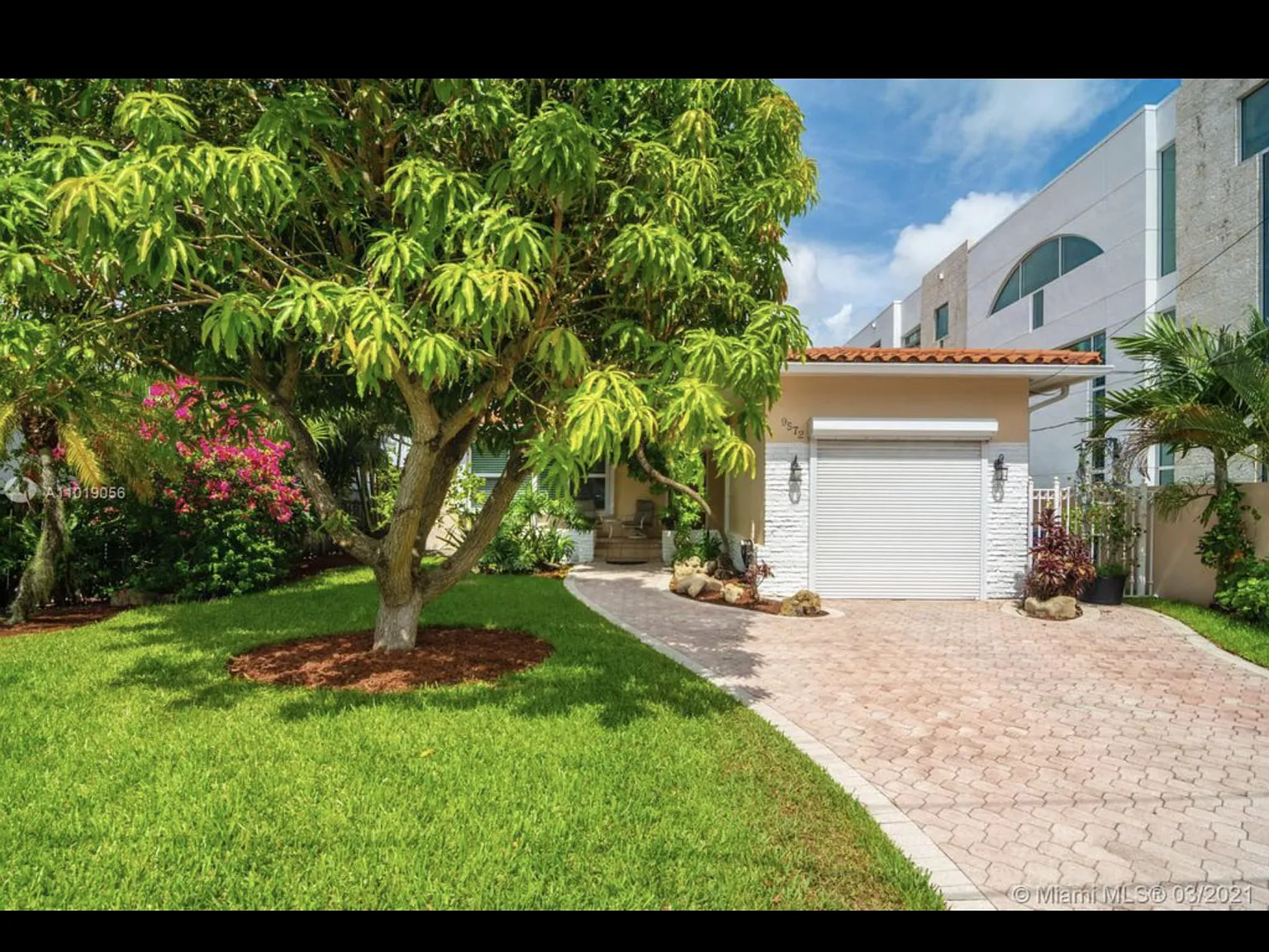 3 bed, 1632 sqft, $9,000 — Photo 3