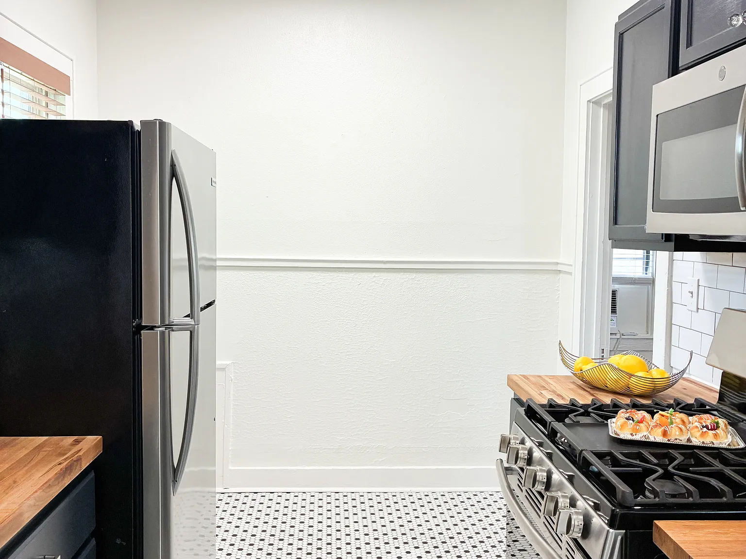 Studio, 450 sqft, $935 — Photo 3