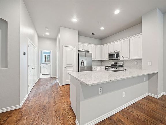 4th image of 4315 Holland Ave #7