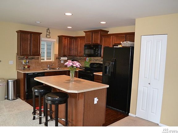 2nd image of 2208 193rd St E