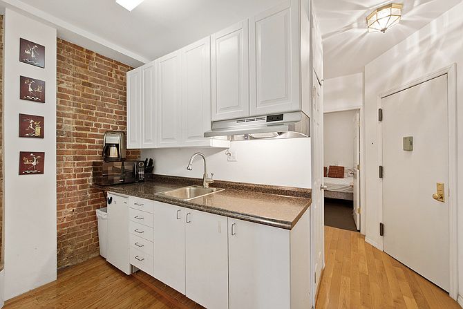 2nd image of 406 W 25th St APT 3FE