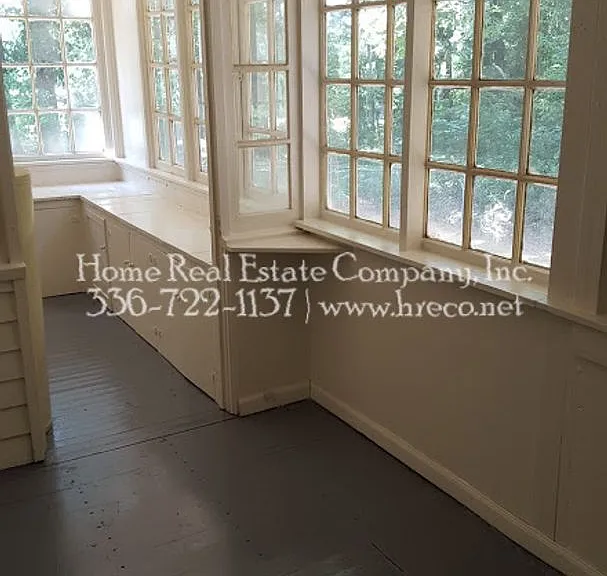 1346 Westbrook Plaza Dr — Photo 8