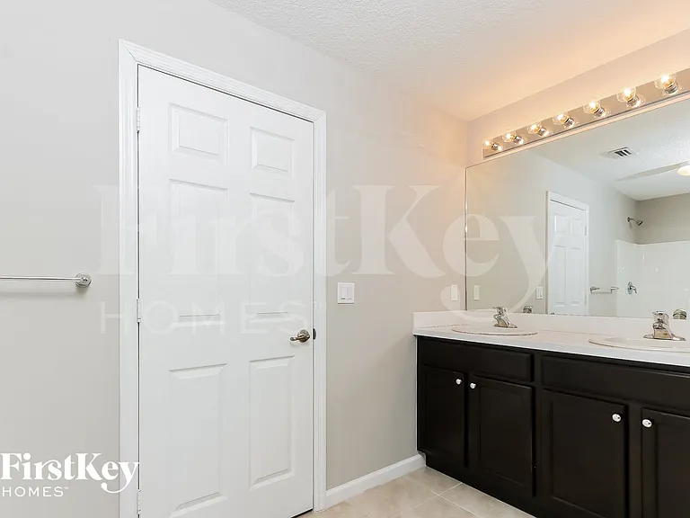 1943 SW Sunglow St — Photo 8
